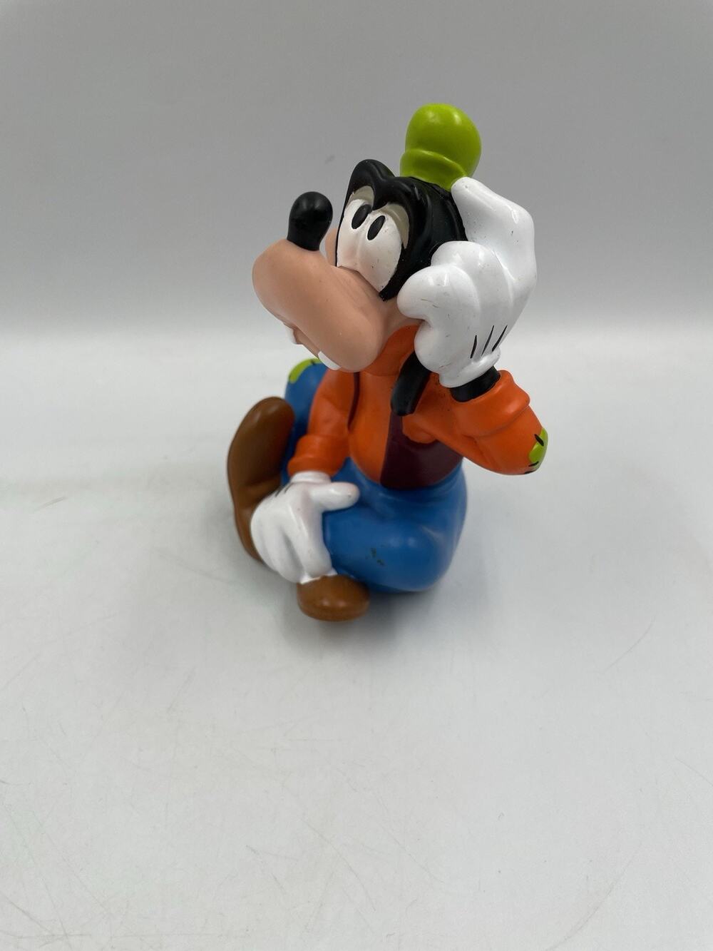 Walt Disney Goofy Thinking While Sitting 5.5" Hard Plastic Bath Toy